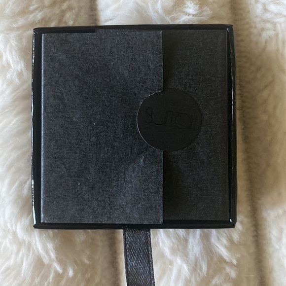 SURRATT Beauty Lid Lacquer Eyeshadow Shikkoku | Black Lacquer - Picture 3 of 5